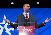 Judge issues arrest warrant for Eduardo Bolsonaro, brother of presidential candidate