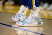 Curry chooses Chinese co as new sneaker partner